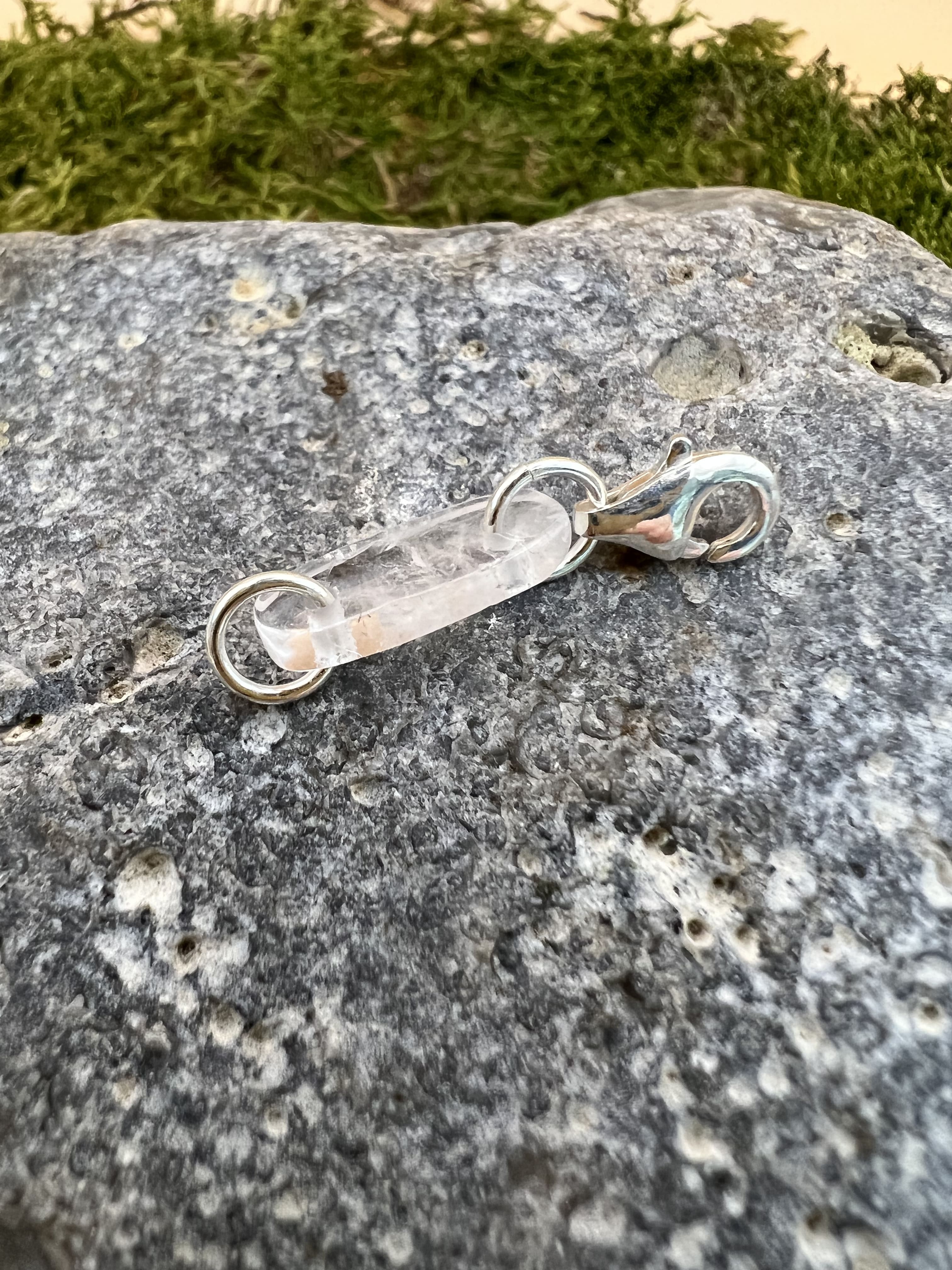 Kettenunterbrecher silber mit Bergkristall und Karabiner