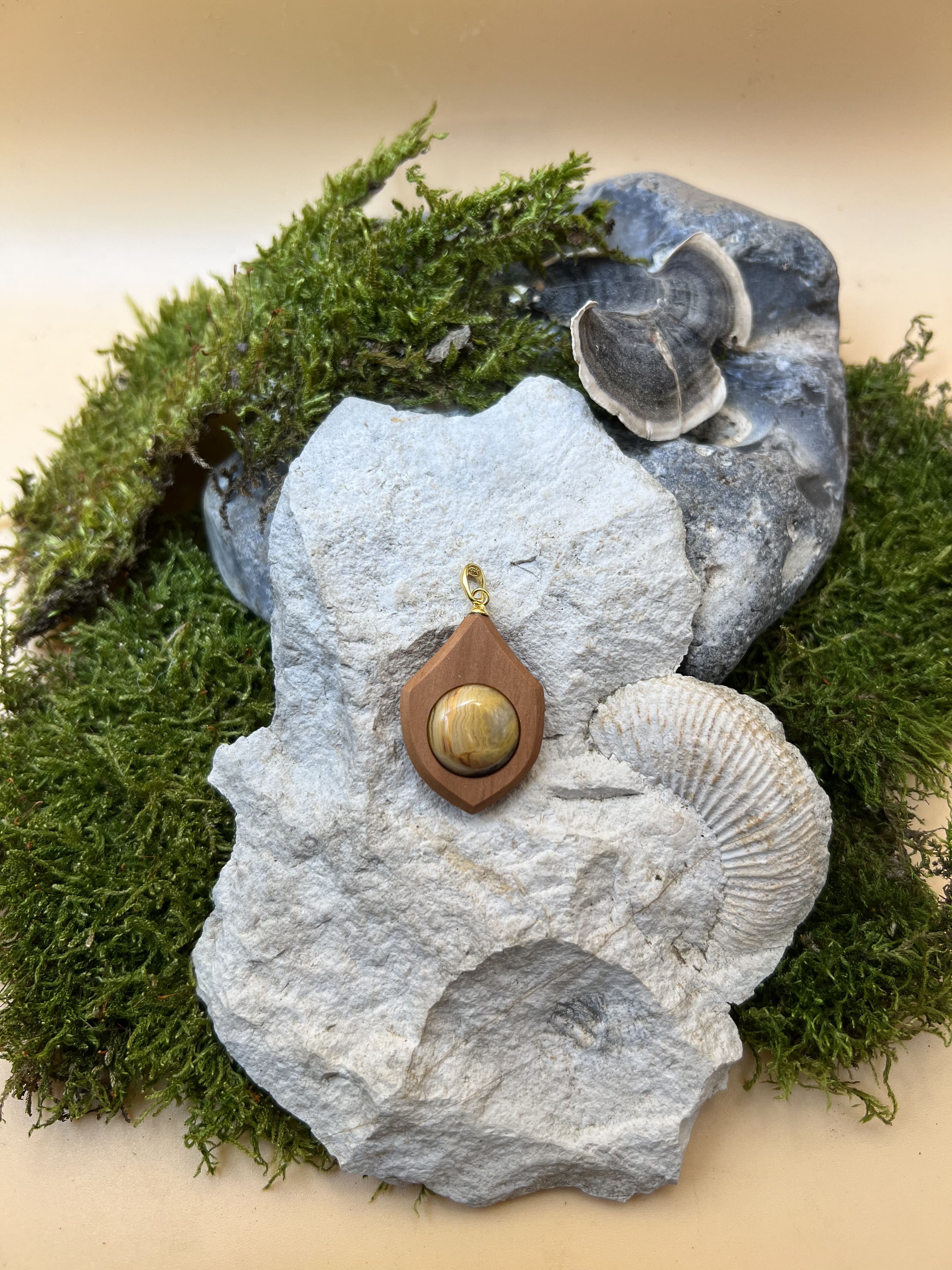 Achat Anhänger mit Birnbaumholz