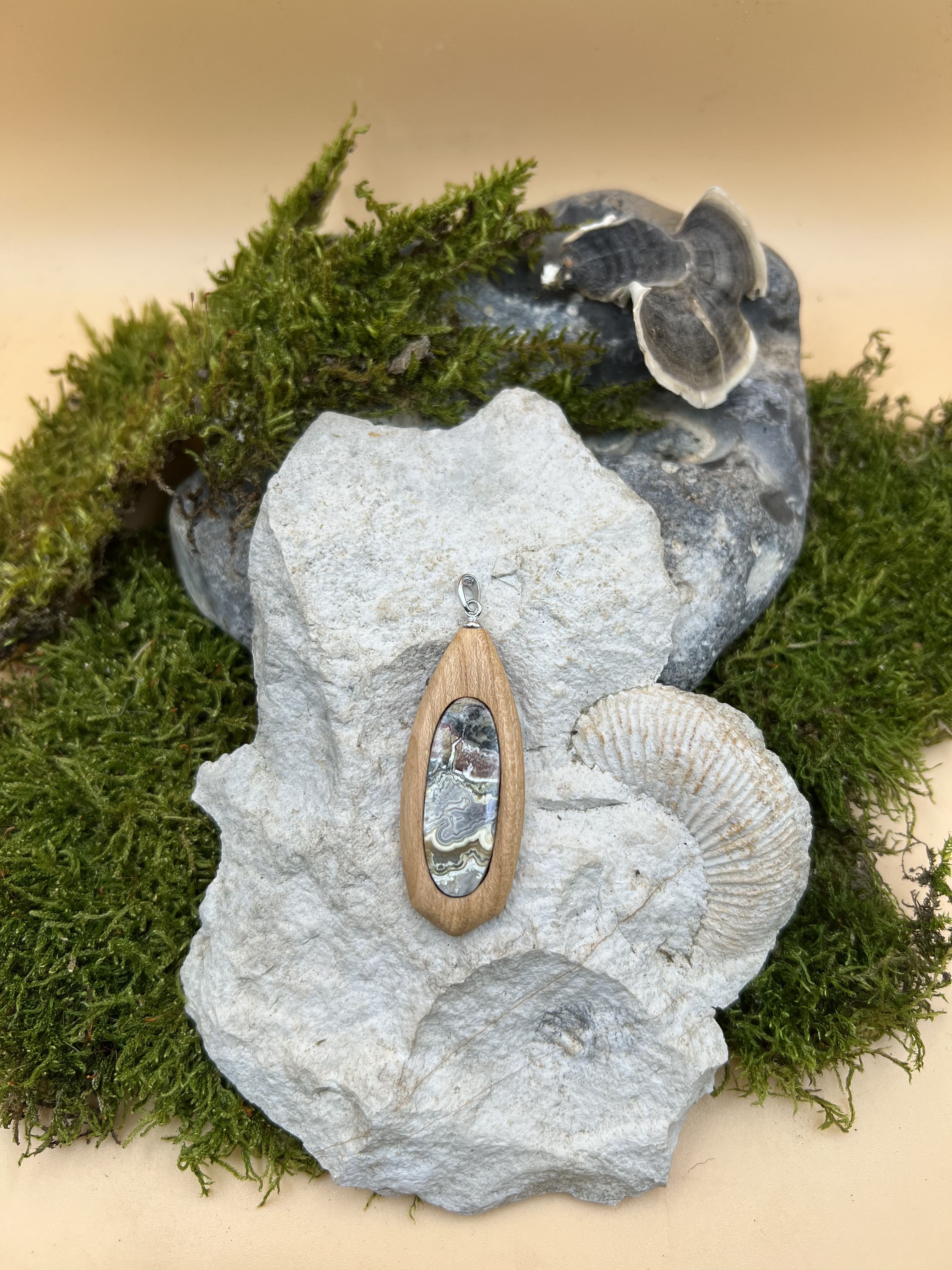 Achat Anhänger mit Kirschbaumholz