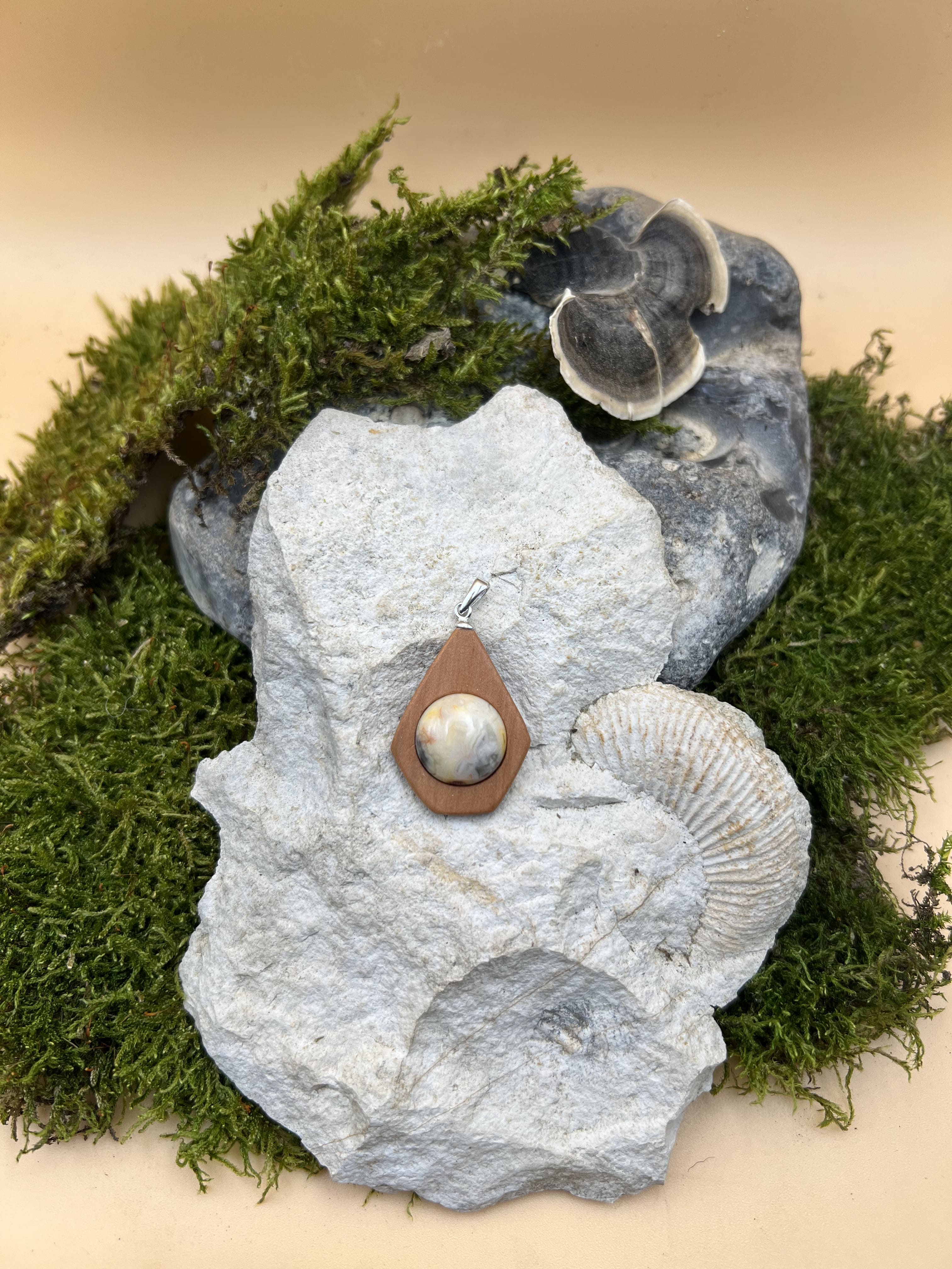 Achat Anhänger mit Birnbaumholz