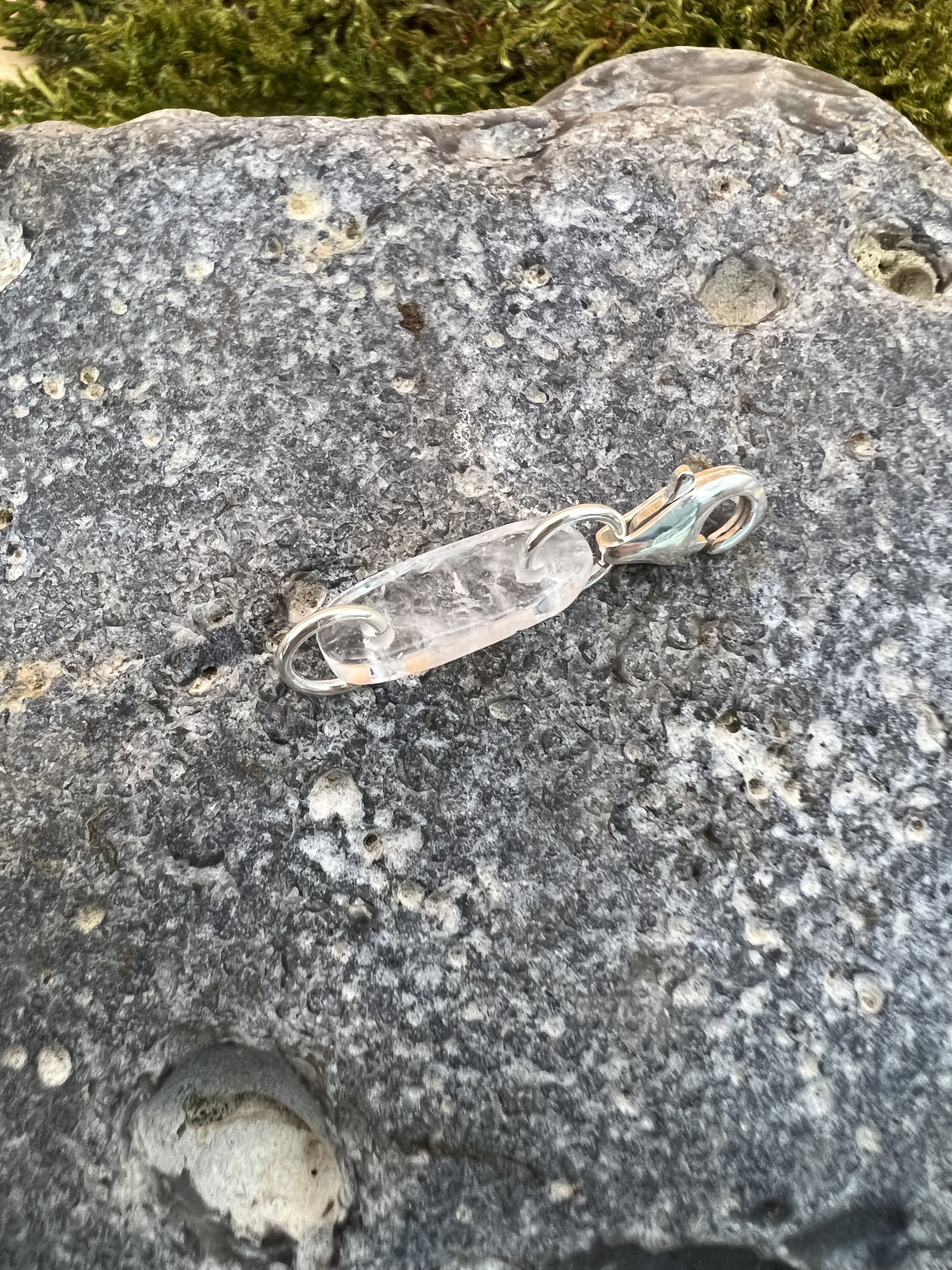 Kettenunterbrecher silber mit Bergkristall und Karabiner